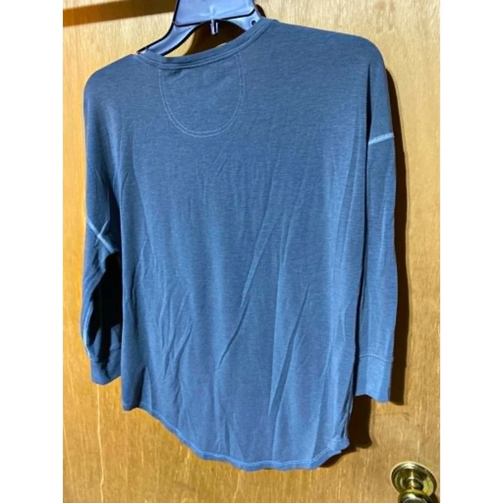 Men's North Face TShirt and Long Sleeved Tshirt, Size Small